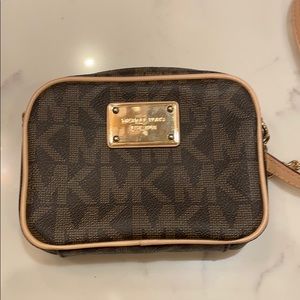 Used like new Michael Kors small crossbody bag.
